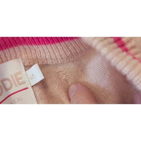 Brodie Cherry Blossom Mini Heart 100% Cashmere Sweater Size Small - Picture 6 of 8
